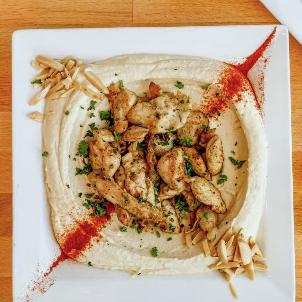 HUMMUS W/ CHICKEN